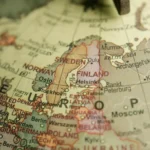 Kuinka paljon ulkomaanmuutto maksaa? Päivitetyt hinnat ja esimerkit vuodelle 2026